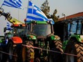 Αμετακίνητοι οι αγρότες σε Ε65 και διόδια του Λόγγου